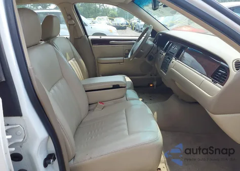 2006 Lincoln Town Car Signature z USA, uszkodzony, nr VIN 1LNHM81VX6Y618058